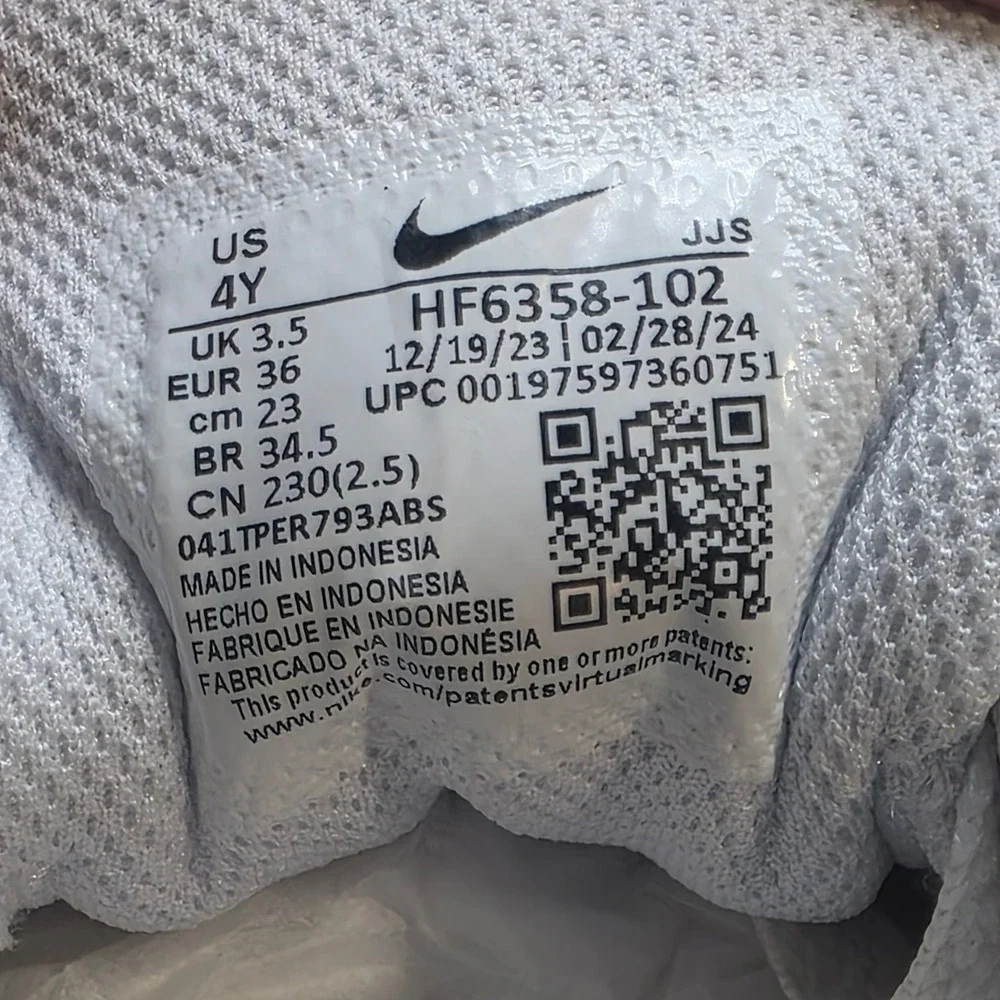 Nike Air Max 90 White Metallic Silver HF6358-102 Kids 4Y Womens 5.5 Sneaker